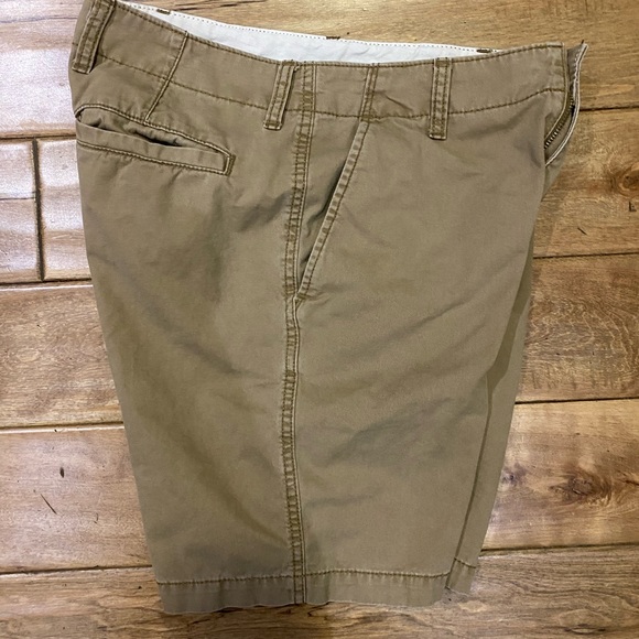 Old Navy Lived-in Khaki Shorts size 30 waist Men’s - Picture 3 of 6